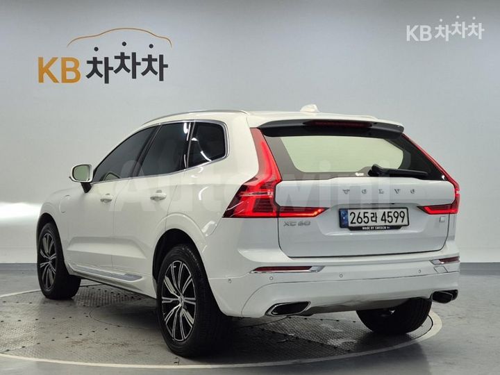 Volvo XC60 2021 — 2