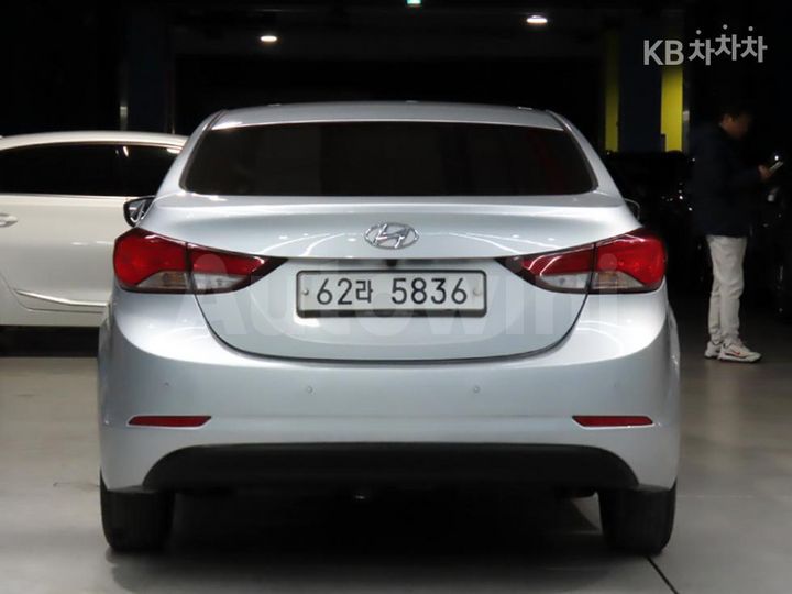 Hyundai Avante 2015 — 3