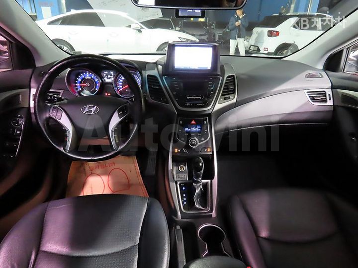 Hyundai Avante 2015 — 5