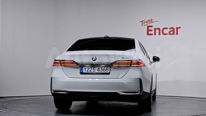 BMW 5 Series 2026 — 4
