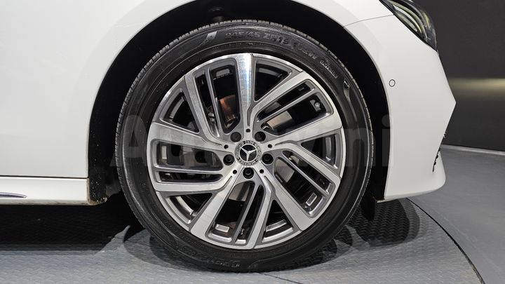 Mercedes Benz E Class 2024 — 5