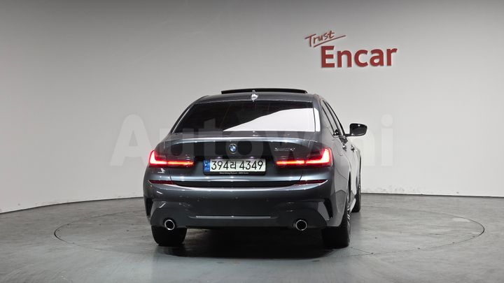 BMW 3 Series 2021 — 3