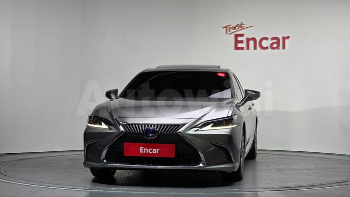 Lexus ES 2019 — 3