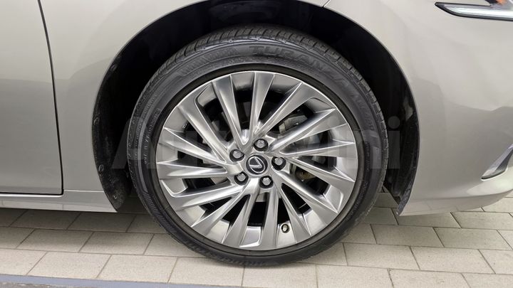 Lexus ES 2019 — 5