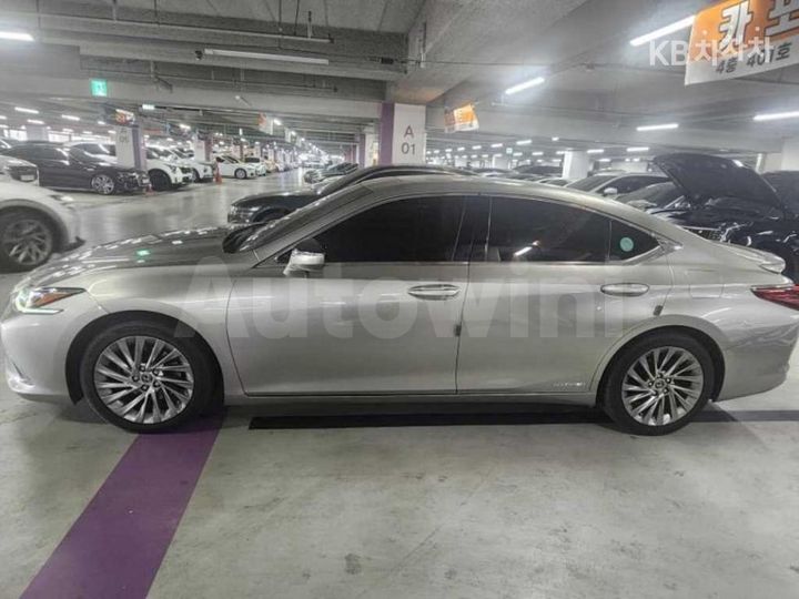 Lexus ES 2019 — 3