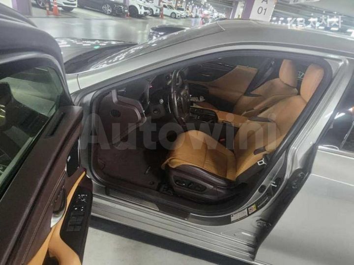 Lexus ES 2019 — 4