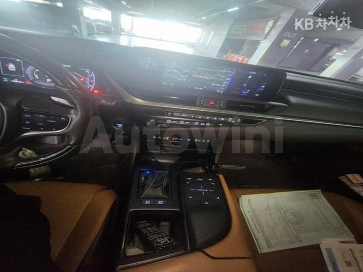 Lexus ES 2019 — 5