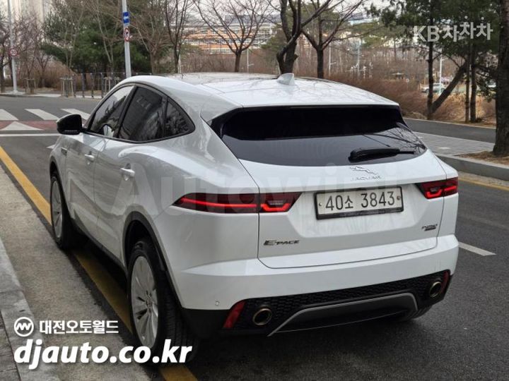 Jaguar E PACE
