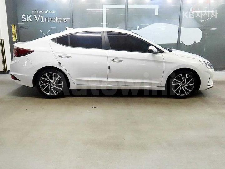 Hyundai Avante 2019 — 3