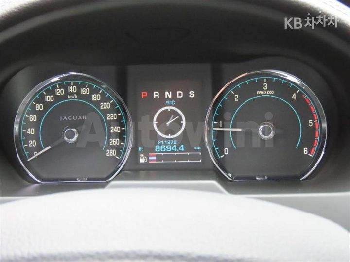 Jaguar XF 2012 — 5
