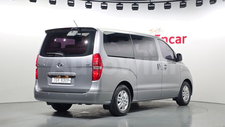 Hyundai Starex 2016 — 2