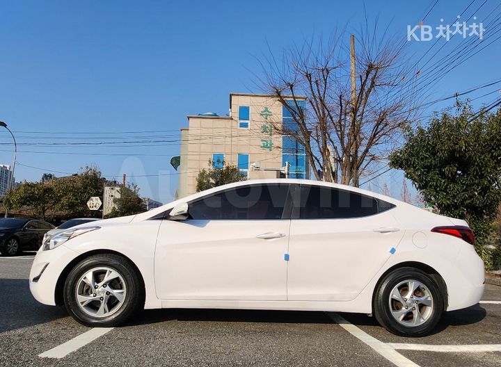 Hyundai Avante 2015 — 4