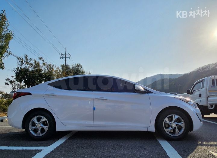 Hyundai Avante 2015 — 5