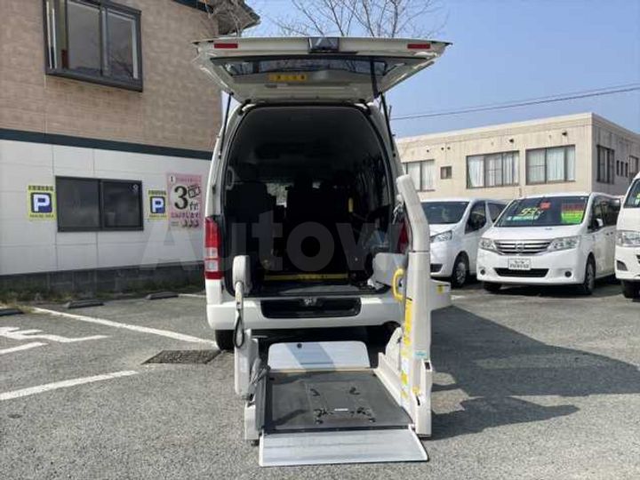 Toyota Hiace 2013 — 2