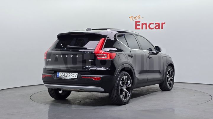 Volvo XC40 2021 — 2