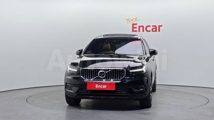 Volvo XC40 2021 — 3
