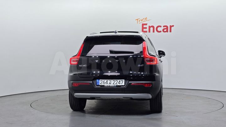 Volvo XC40 2021 — 4