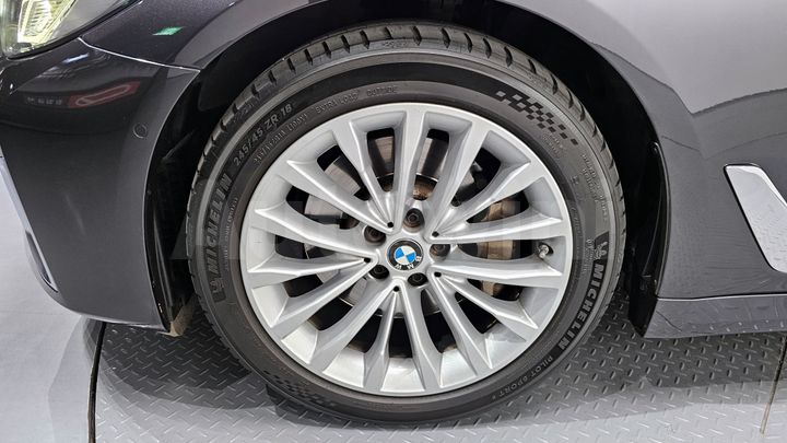 BMW 5 Series 2021 — 5