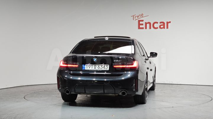 BMW 3 Series 2023 — 3