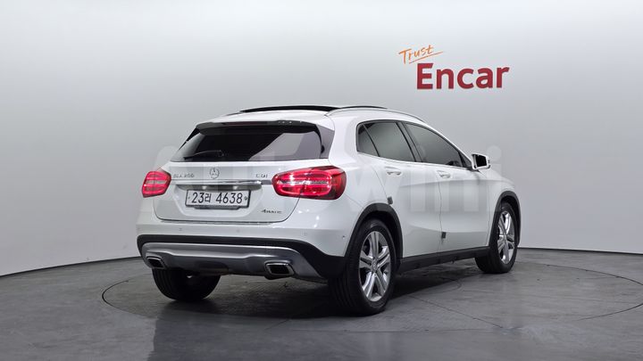 Mercedes Benz GLA Class 2015 — 2