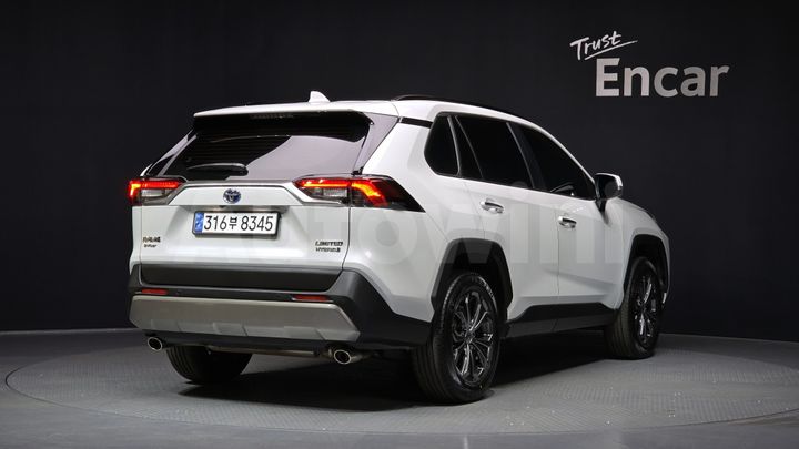 Toyota RAV4 2024 — 2
