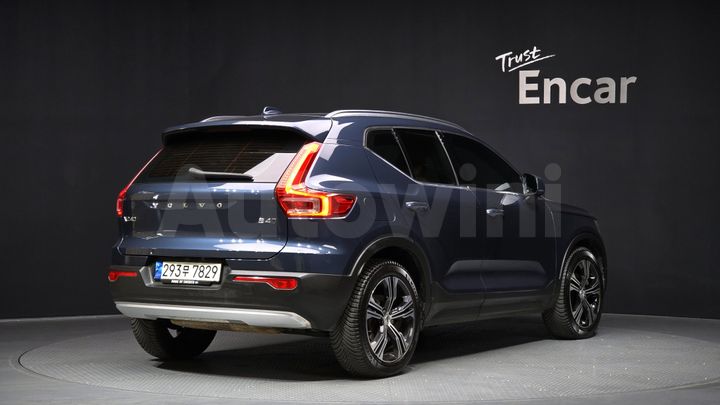 Volvo XC40 2022 — 2