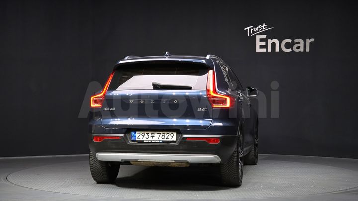 Volvo XC40 2022 — 4