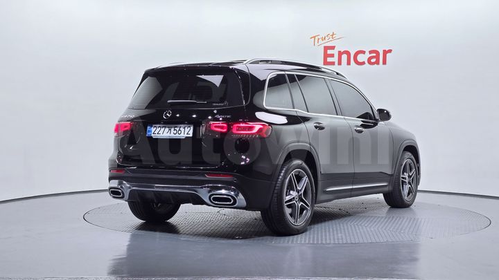 Mercedes Benz GLB Class 2023 — 2