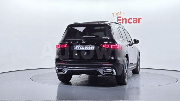 Mercedes Benz GLB Class 2023 — 4