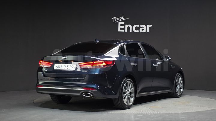 Kia K5 2017 — 2