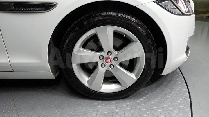 Jaguar XF 2018 — 5