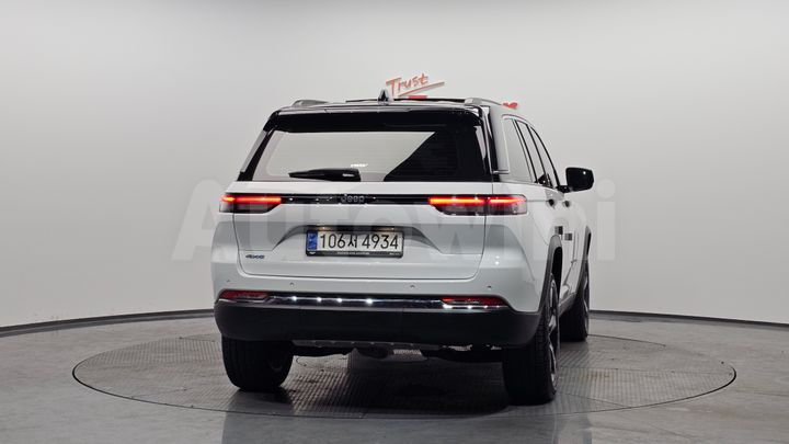 Jeep Cherokee 2023 — 3