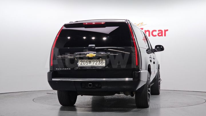 Chevrolet Suburban 2013 — 4