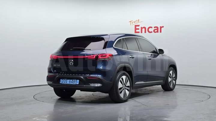 Mercedes Benz EQA