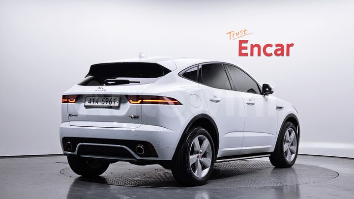 Jaguar E PACE