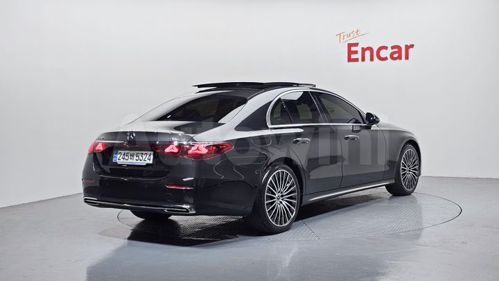 Mercedes Benz E Class 2024 — 2