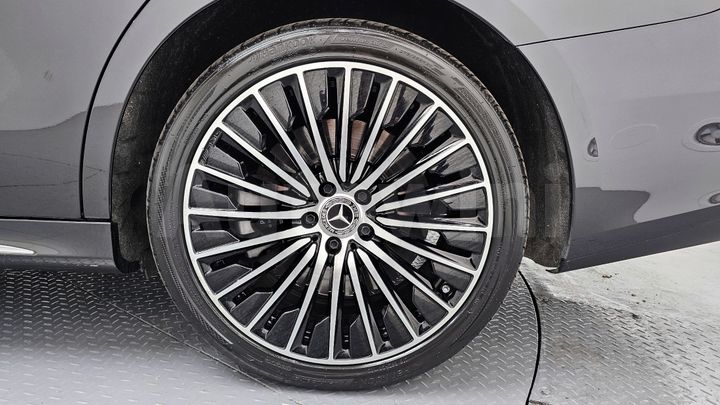Mercedes Benz E Class 2024 — 5