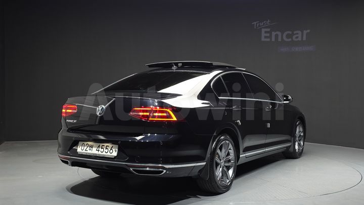Volkswagen Passat 2018 — 2
