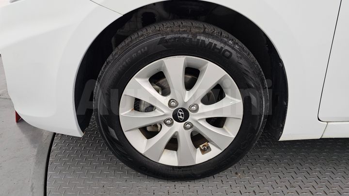 Hyundai Accent 2015 — 5
