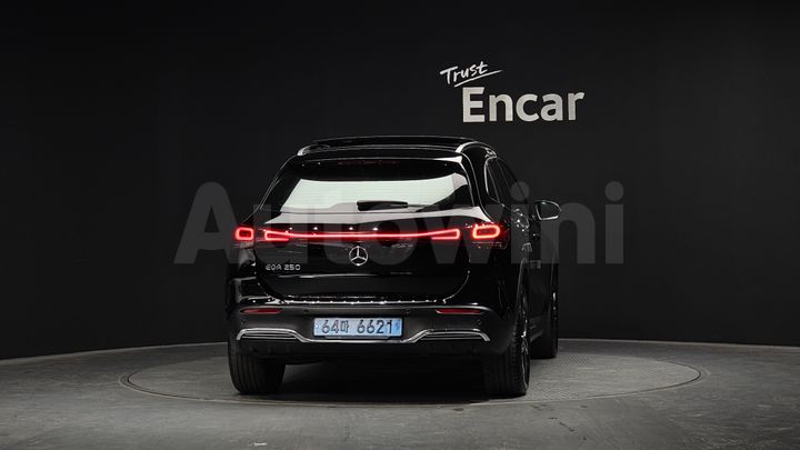 Mercedes Benz EQA 2022 — 4