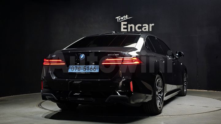 BMW i5 2025 — 2