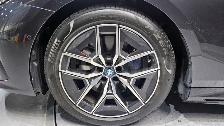 BMW i5 2025 — 5