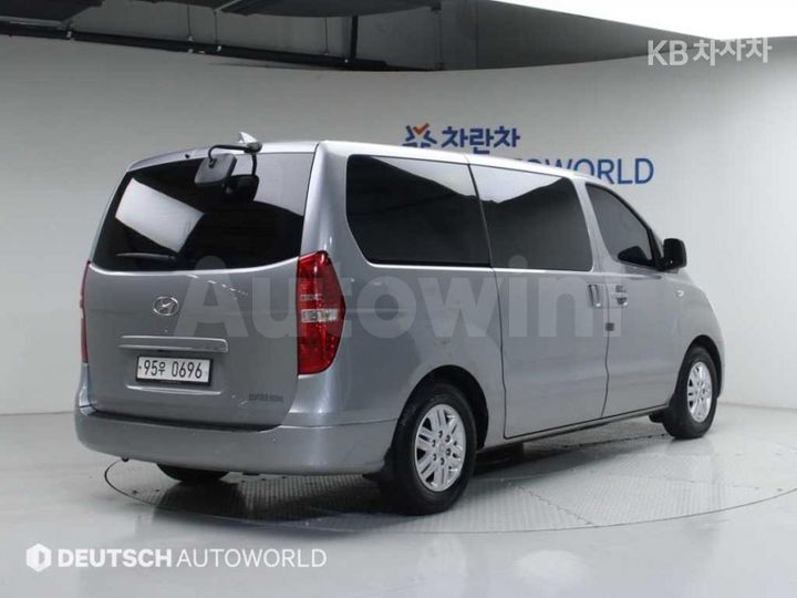 Hyundai Starex 2018 — 2