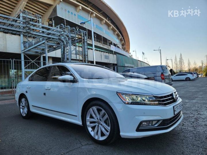 Volkswagen Passat 2018 — 2