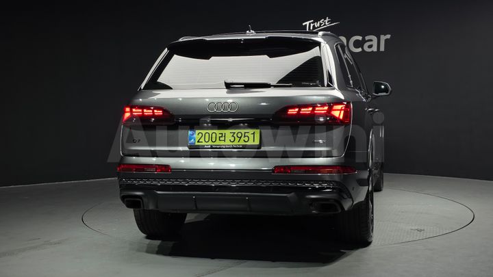 Audi Q7 2025 — 4