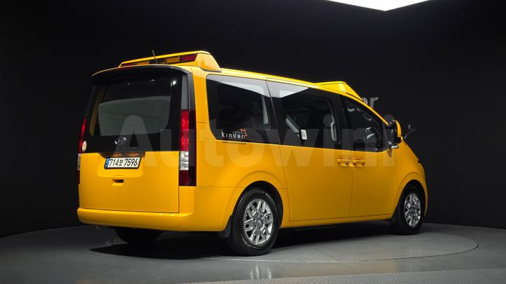 Hyundai Staria 2023 — 2
