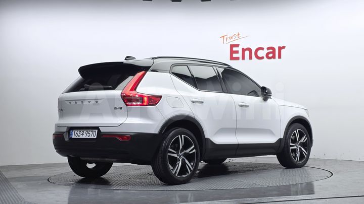Volvo XC40 2021 — 2