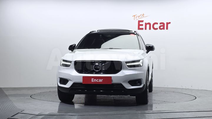 Volvo XC40 2021 — 3