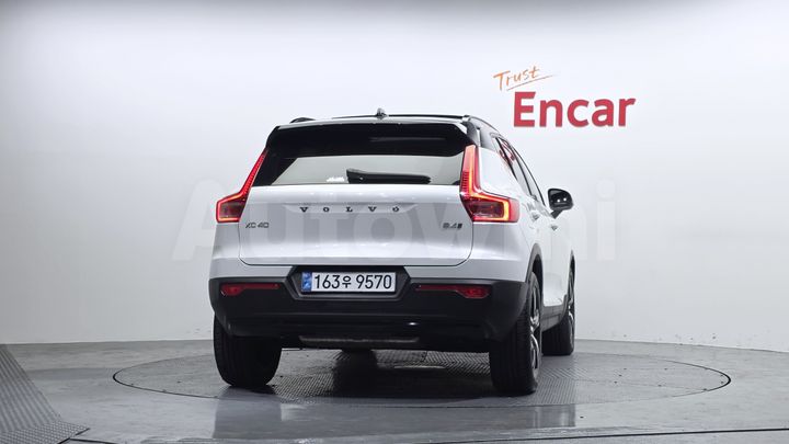 Volvo XC40 2021 — 4
