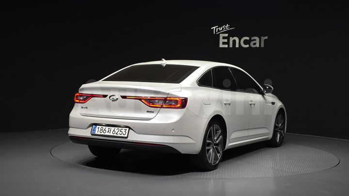 Renault SM6 2016 — 2